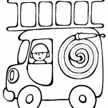 消防队员在专用车