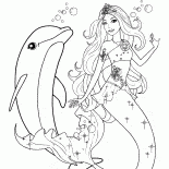 在海中的美人魚游泳