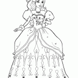 芭比娃娃在鬱鬱蔥蔥的禮服