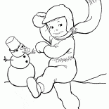 男孩投擲雪球